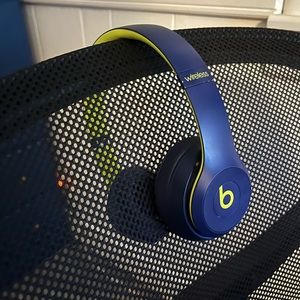 Beats solo3, barely used, in very good condition.